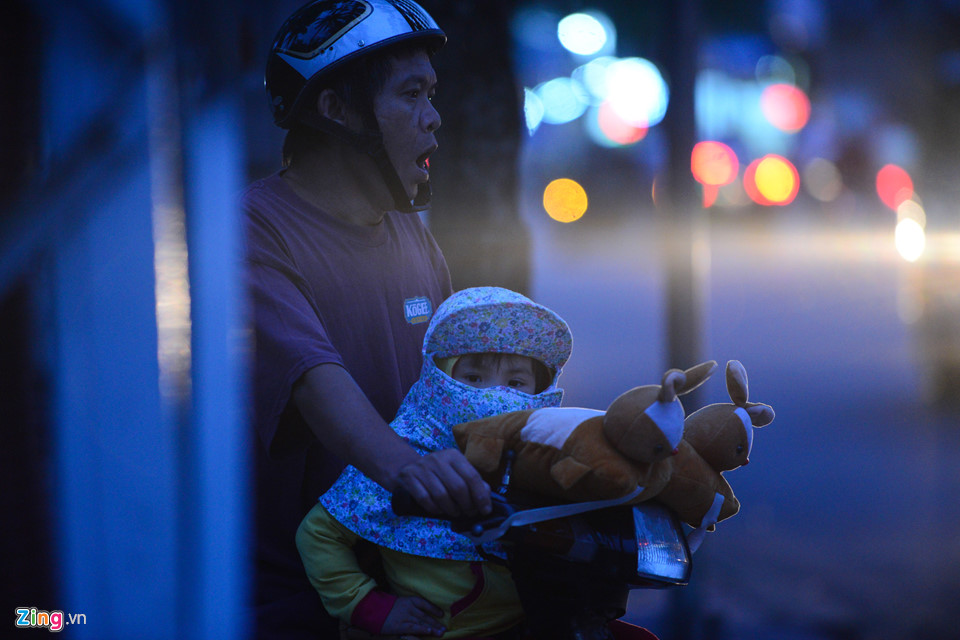 Nhịp sống người Sài Gòn đảo lộn vì trời lạnh